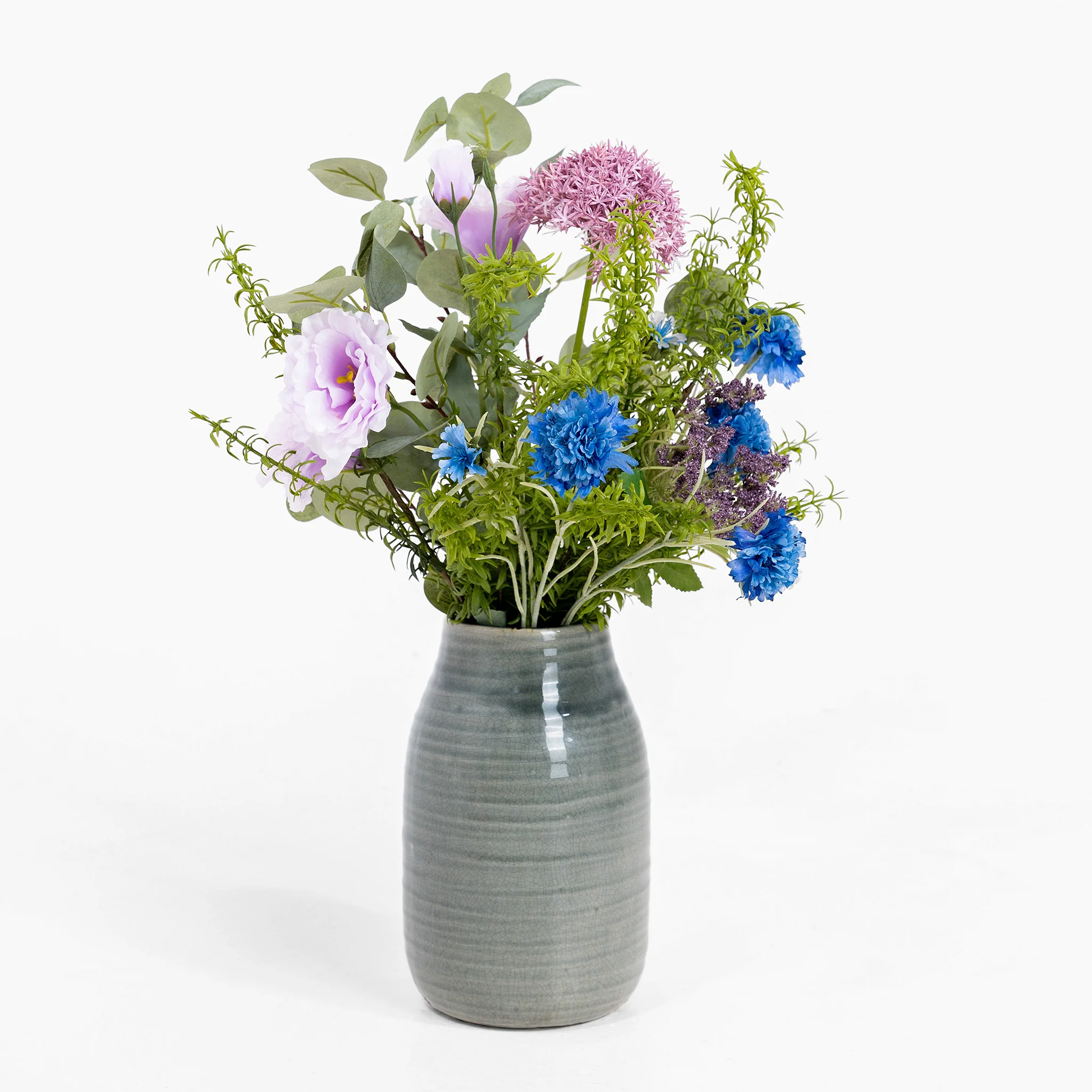 Tranquil small floral arrangement - Image 3